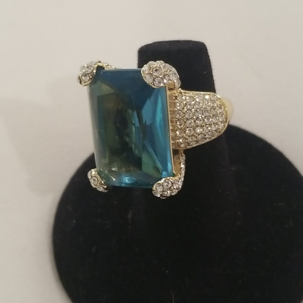 Cocktail Ring - Picture 2 of 8